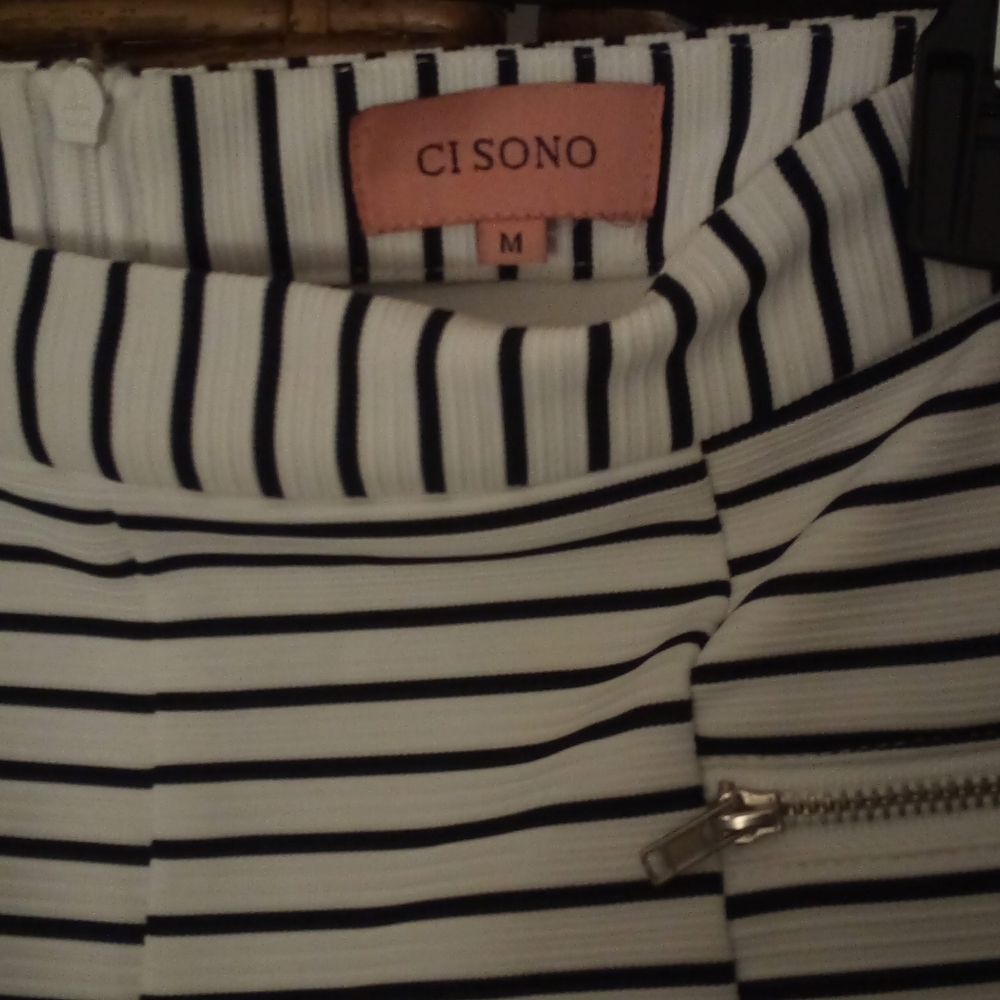 Shorts - Picture 2 of 4